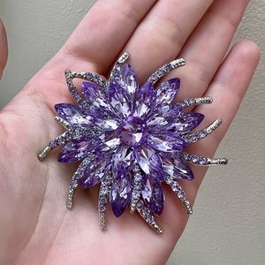 Sparkling a lavender rhinestone brooch surrounded by clear crystals floral NWOT
